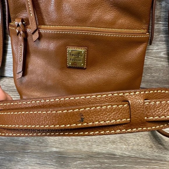 Dooney & Bourke brown pebble grain leather crossbody Y2k - Picture 6 of 15